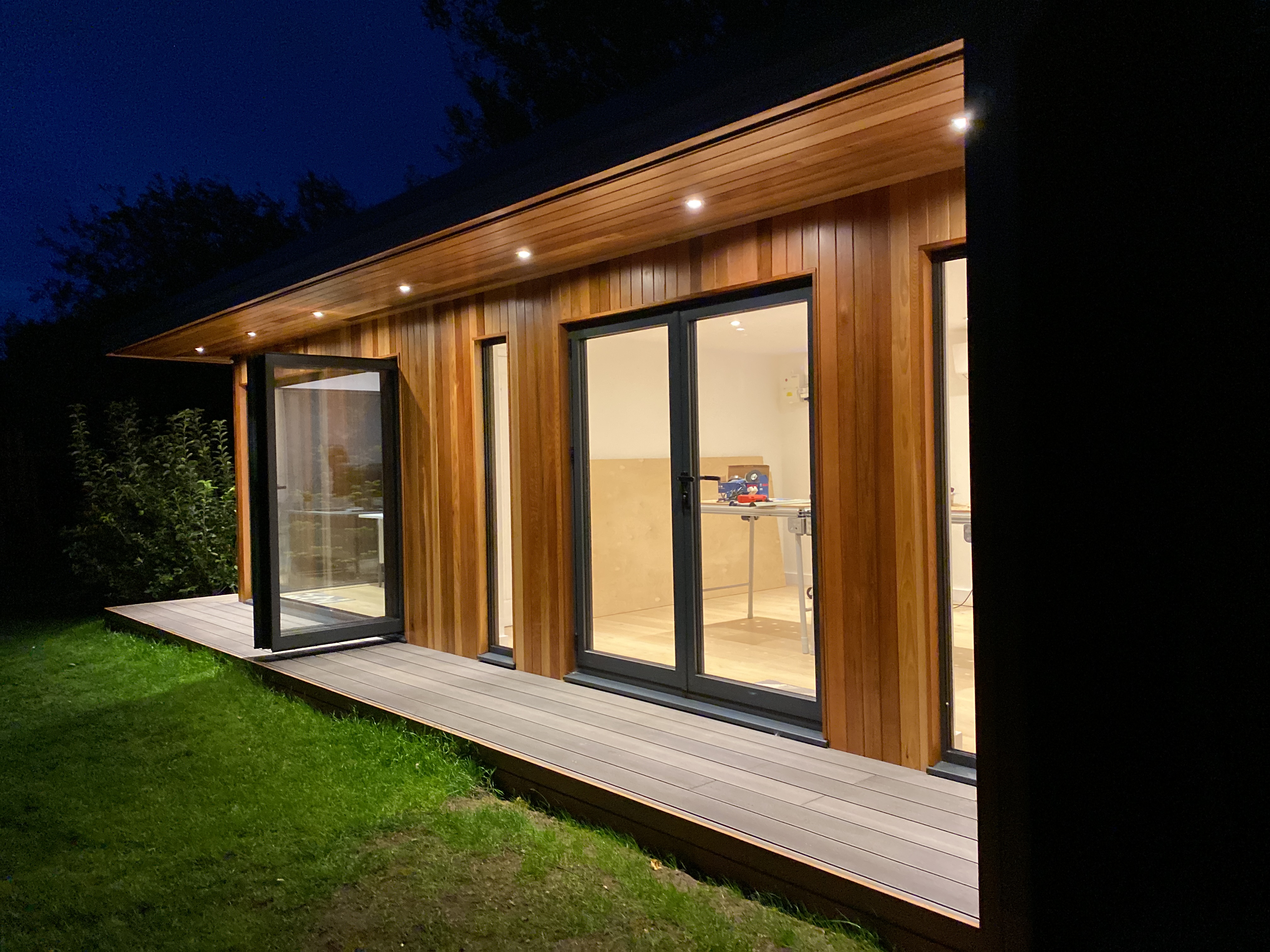red cedar garden studio home office and workshop in tadworth